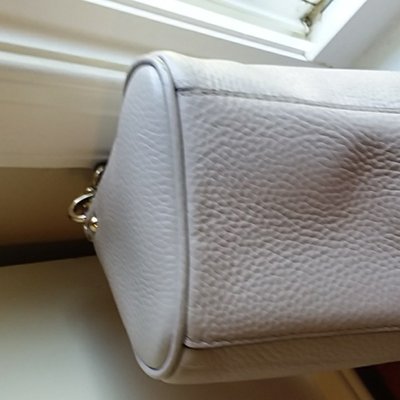 🎁 NEW Kate Spade Leather Dove Gray, Gold Hardware EXCELLENT CONDITION - Picture 6 of 13